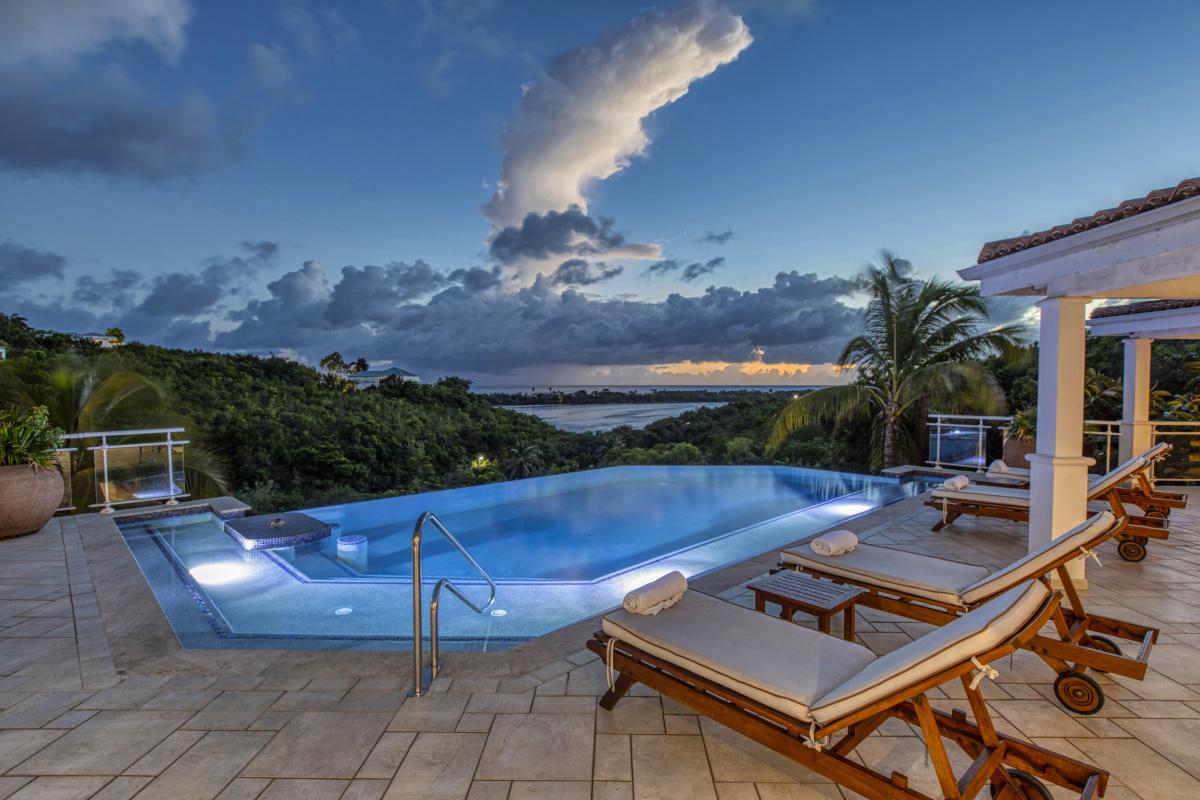 44- Location villa piscine Sea Vous Play Terres Basses Saint Martin_terrasse nuit